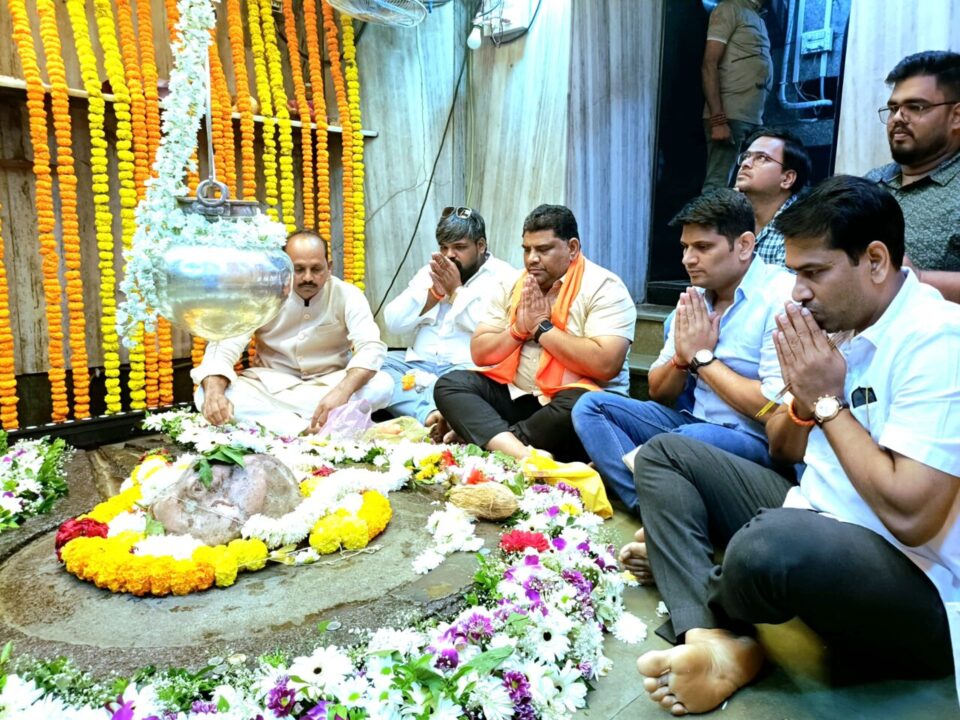 महाशिवरात्री निमित्त माजी आ. वैभव नाईक यांनी घेतले श्री क्षेत्र कुणकेश्वर येथे दर्शन