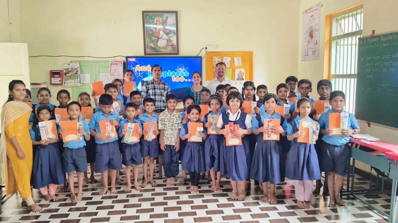 हृदयांशचा वाढदिवस शालेय विद्यार्थ्यांसोबत साजरा