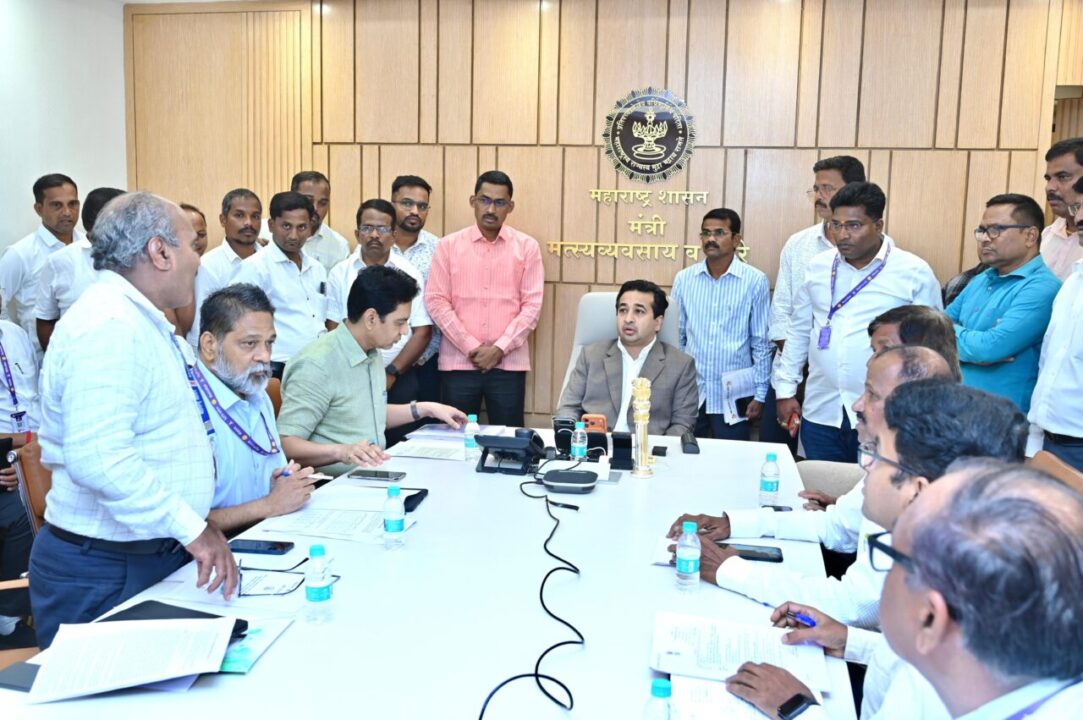 कोकणातील आंबा उत्पादनांवर आलेल्या नैसर्गिक आपत्तीचा सकारात्क अहवाल शासनाकडे सादर करा