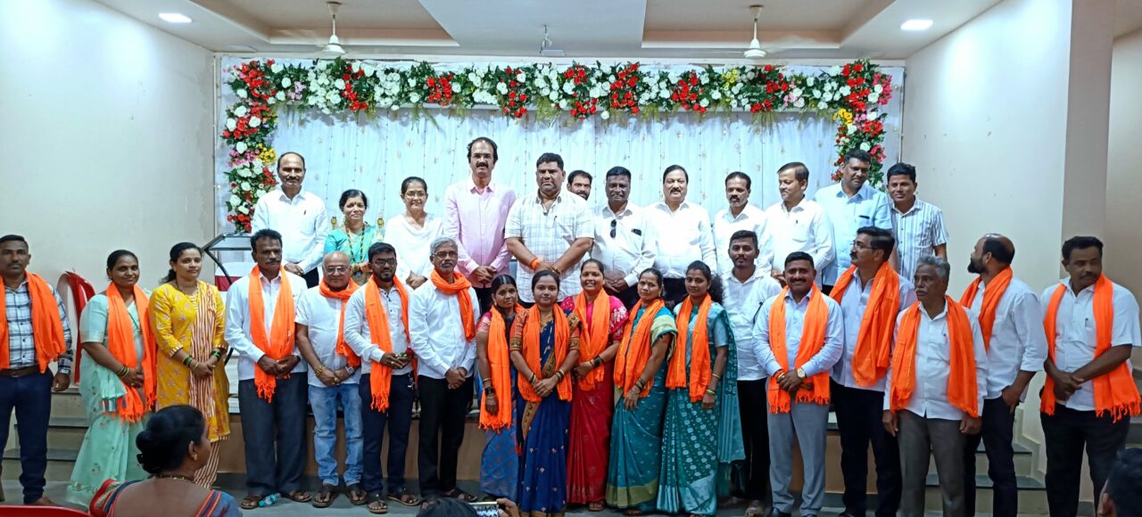 ठाकरे शिवसेनेच्या वतीने जि. प., पं. स. निवडणुकीतील सर्व उमेदवारांचा कुडाळात सन्मान