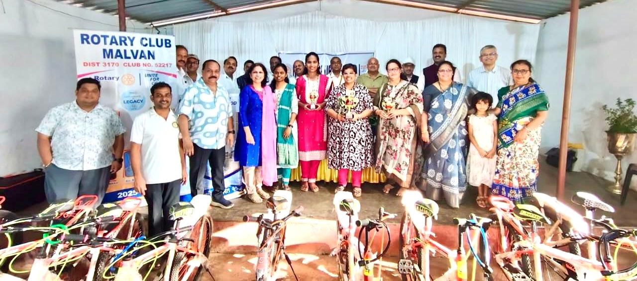 रोटरी क्लब मालवण आयोजित मराठी शुद्धलेखन स्पर्धेत प्रा. सुमेधा नाईक प्रथम