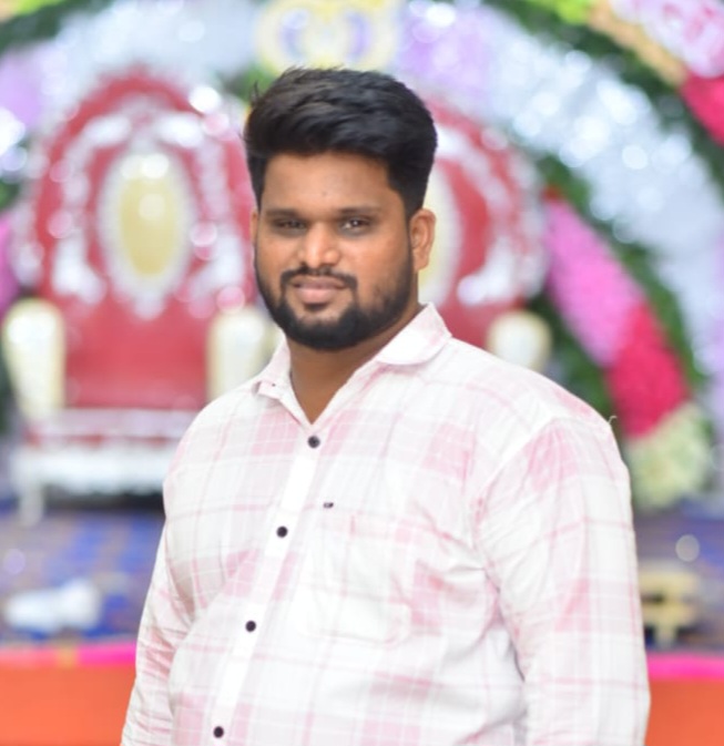 एसटी वाहक असलेल्या युवकाचा झाडाला गळफास घेतलेल्या स्थितीत मृतदेह