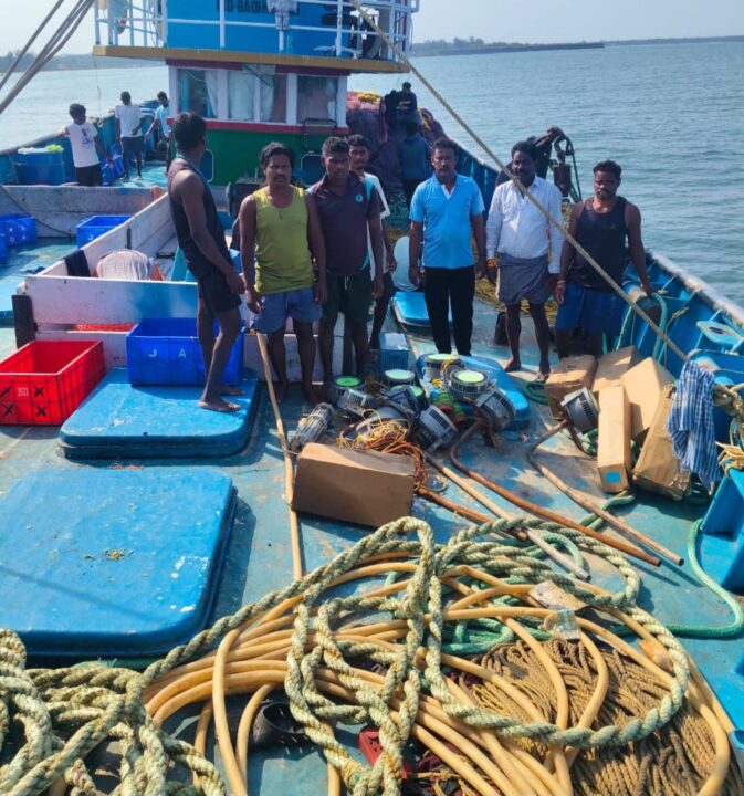 निवती समुद्रात भल्या पहाटे मत्स्यव्यवसाय विभागाची कारवाई ; गोव्यातील एलईडी पर्ससीन नौका ताब्यात