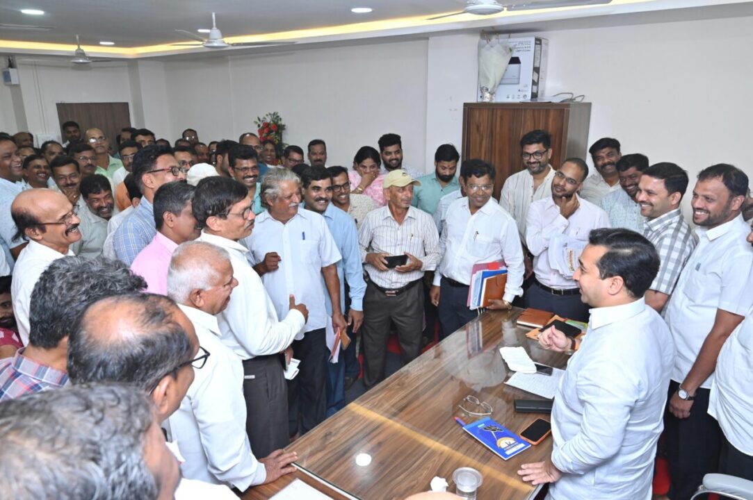 पालकमंत्र्यांच्या जनता संवाद कार्यक्रमात तक्रारी कमी ; विकास कामांच्या मागण्यांचा सूर जास्त