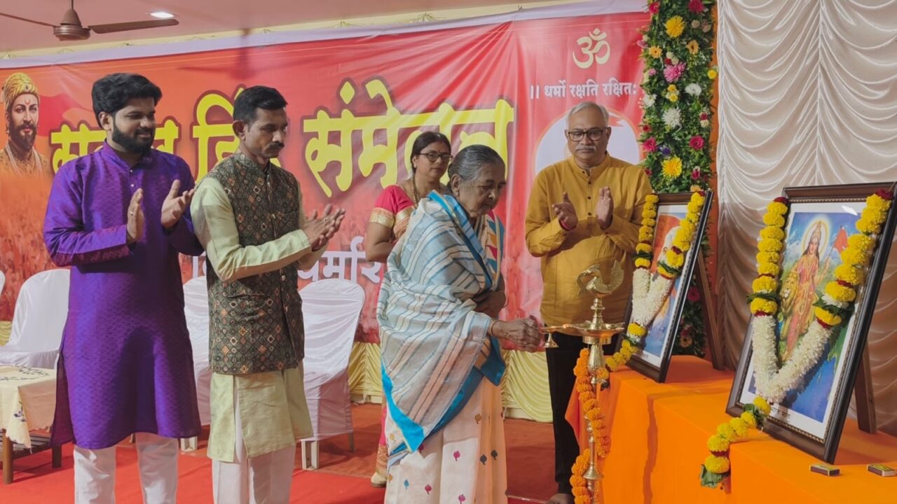 हिंदू धर्म जाती पातीमध्ये अडकून… !