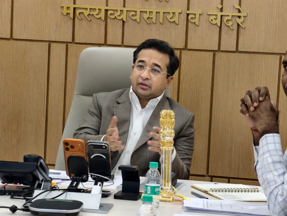 ड्रोनच्या मदतीने सागरी सुरक्षेला बळ, नवीन दहा ड्रोन खरेदी करा : मत्स्यव्यवसाय मंत्री नितेश राणे यांचे निर्देश