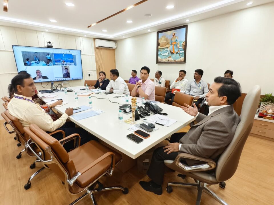 चिपी–मुंबई विमानसेवा जलदगतीने सुरू करा : पालकमंत्री नितेश राणे यांचे निर्देश