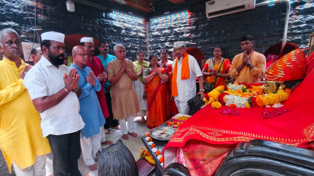 ढोलताशांच्या गजरात ऐतिहासिक सिंधुदुर्ग किल्ल्यात पारंपरिक शिवजयंती साजरी 