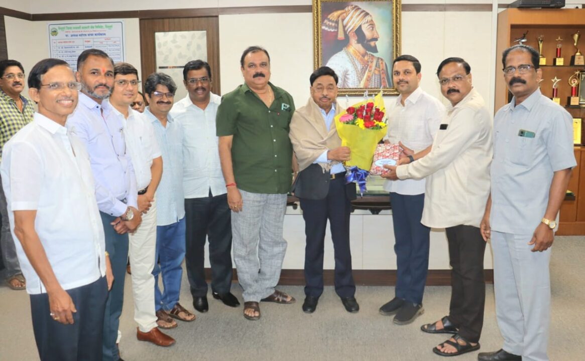 खा. नारायण राणे यांची सिंधुदुर्ग जिल्हा बँक प्रधान कार्यालयास सदिच्छा भेट