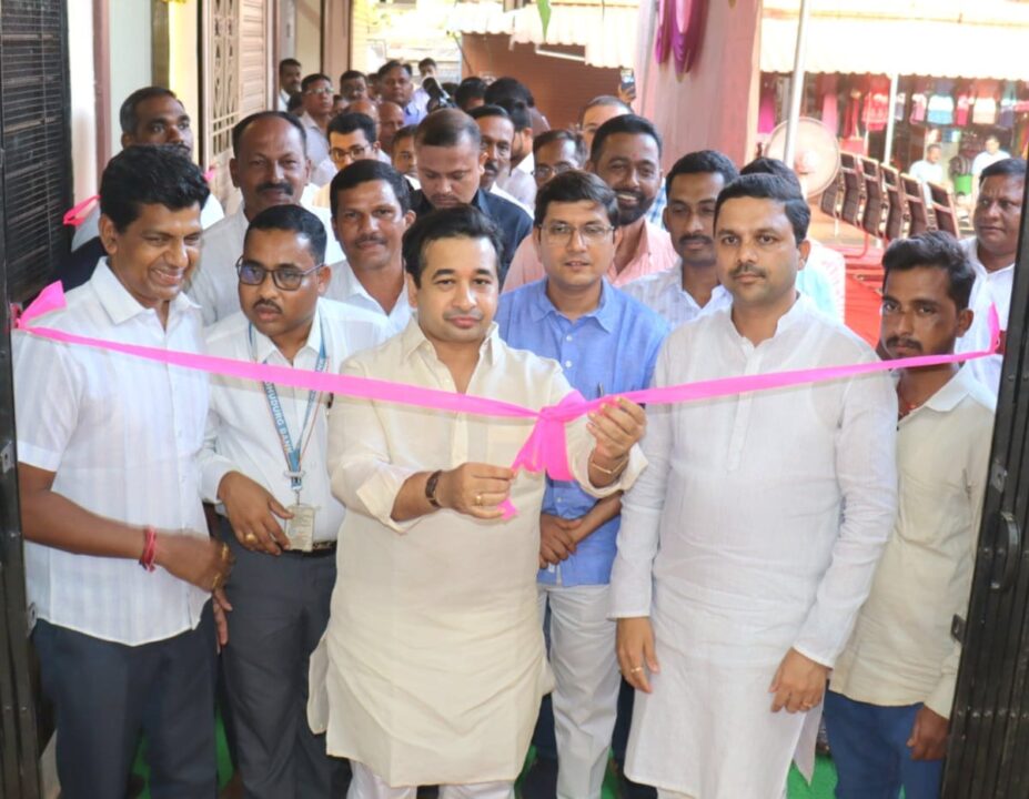 सिंधुदुर्ग जिल्हा बँकेचे अध्यक्ष मनीष दळवी यांच्या कार्याचे पालकमंत्री नितेश राणेंकडून कौतुक
