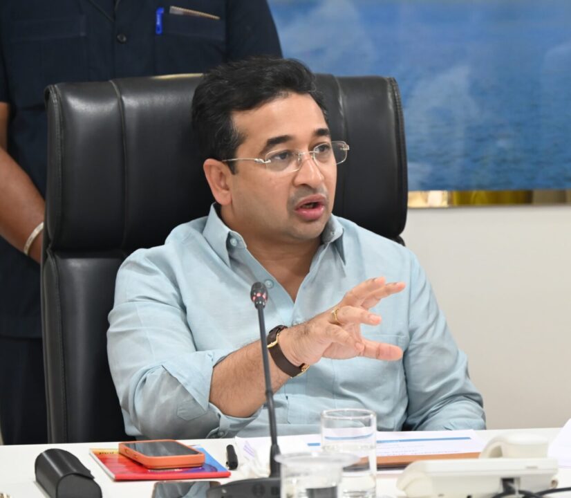 शेतकऱ्यांना दर्जेदार बियाणे, खतांचा पुरेसा साठा आणि तातडीची मदत द्या