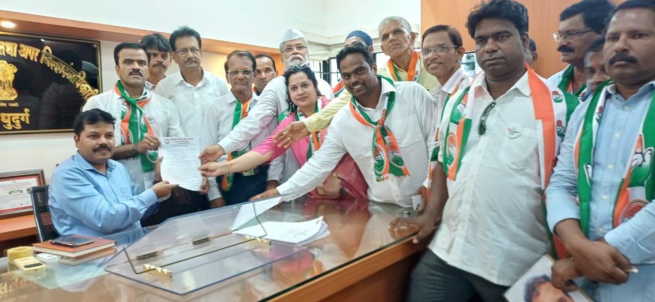 पेट्रोल, डिझेल दरवाढी विरोधात राष्ट्रीय काँग्रेसची जिल्हाधिकारी कार्यालयासमोर निदर्शने