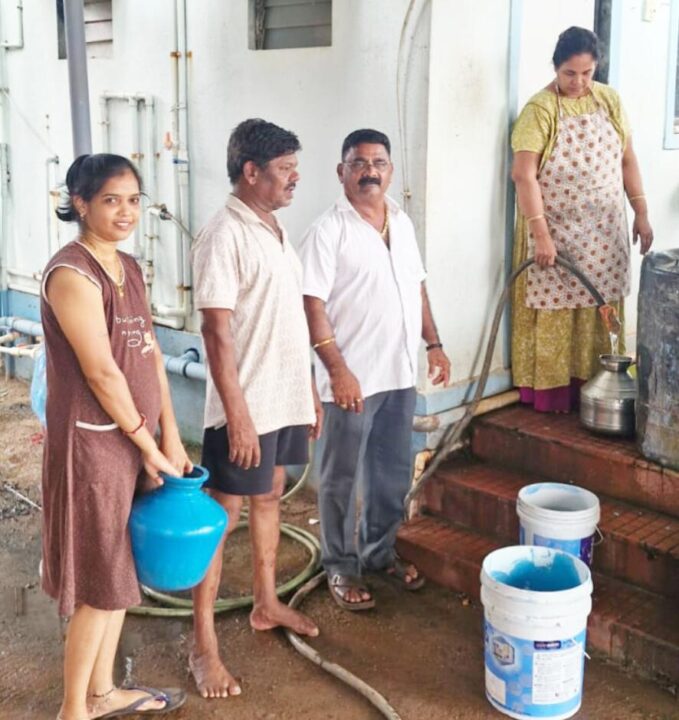 बांधकाम सभापती सहदेव बापर्डेकर यांच्याकडून राजकोट मध्ये स्वखर्चाने पाणीपुरवठा