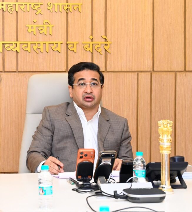 पालकमंत्री नितेश राणे यांच्याकडून सार्वजनिक बांधकाम विभागाच्या विविध विकास कामांचा आढावा