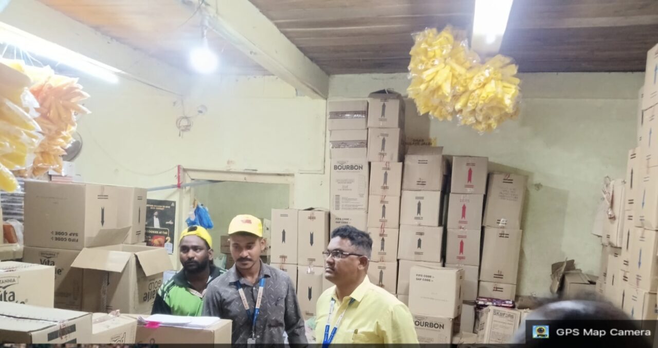 मालवणात पालिकेची प्लास्टिक पिशव्यांवर धडक कारवाई : अनेकांचे धाबे दणाणले 