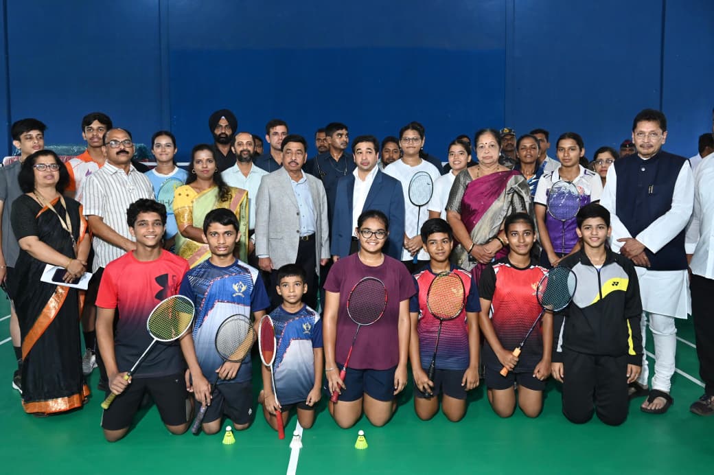 खा. नारायण राणे यांच्याहस्ते आंतरराष्ट्रीय दर्जाचे बॅडमिंटन कोर्ट व आधुनिक क्रीडा साहित्याचे लोकार्पण