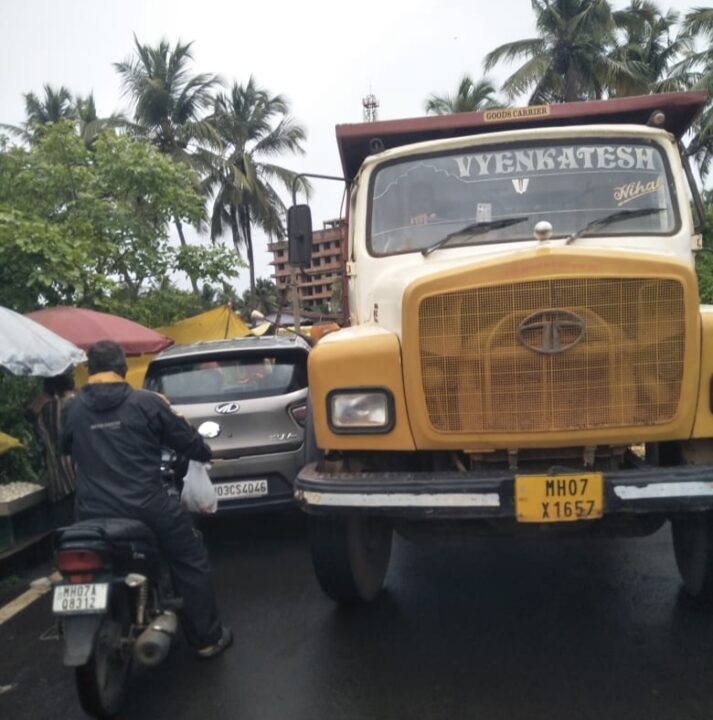 मालवणच्या सागरी महामार्गावरील आठवडा बाजार हटणार ? 