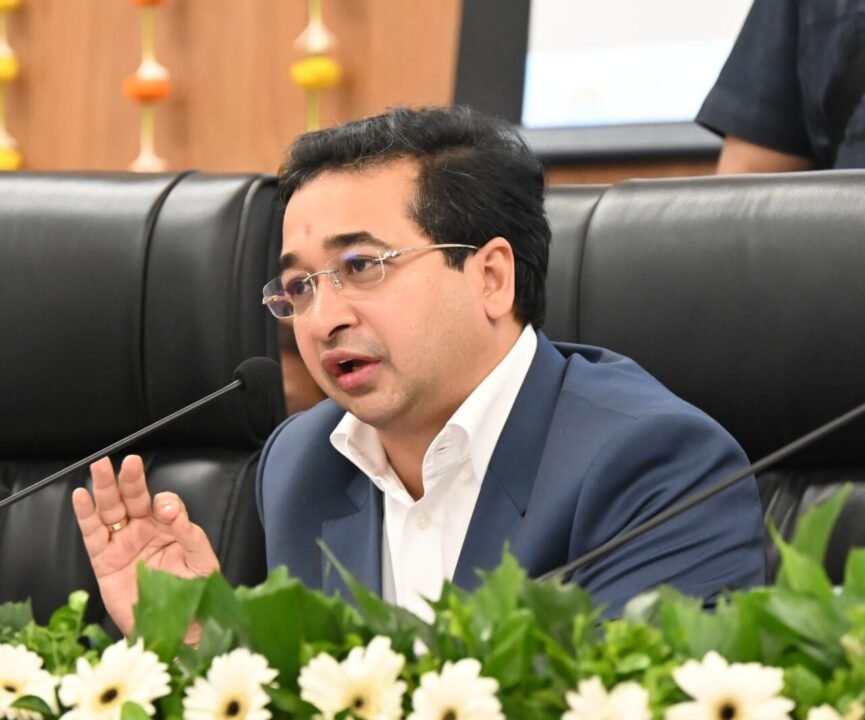 हॉटेल, खाद्य व्यावसायिकांनी अन्नसुरक्षा नियमांचे काटेकोर पालन करावे : पालकमंत्री नितेश राणे
