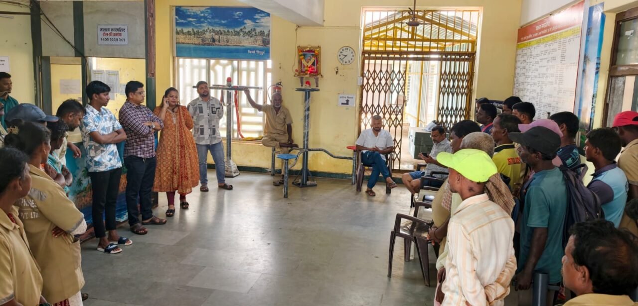 ठेकेदाराकडून पगार थकला ; मालवणात कंत्राटी सफाई कामगारांचे काम बंद आंदोलन